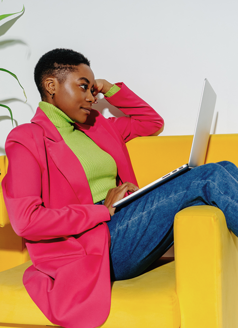 Bild_person-med-laptop-i-knat.png (1)